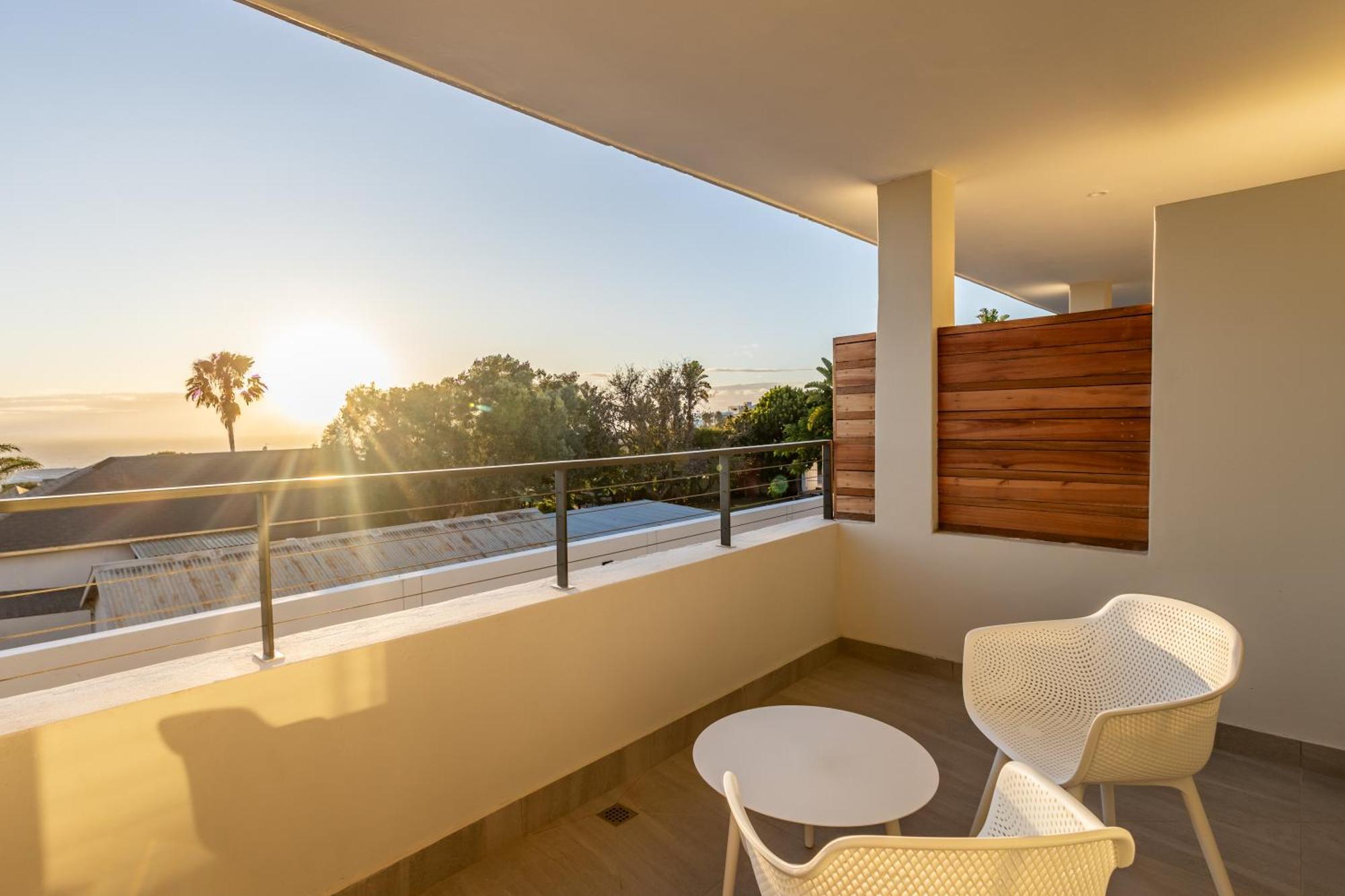 Plett Quarter Hotel - Lion Roars Hotels & Lodges プレッテンバーグ・ベイ エクステリア 写真