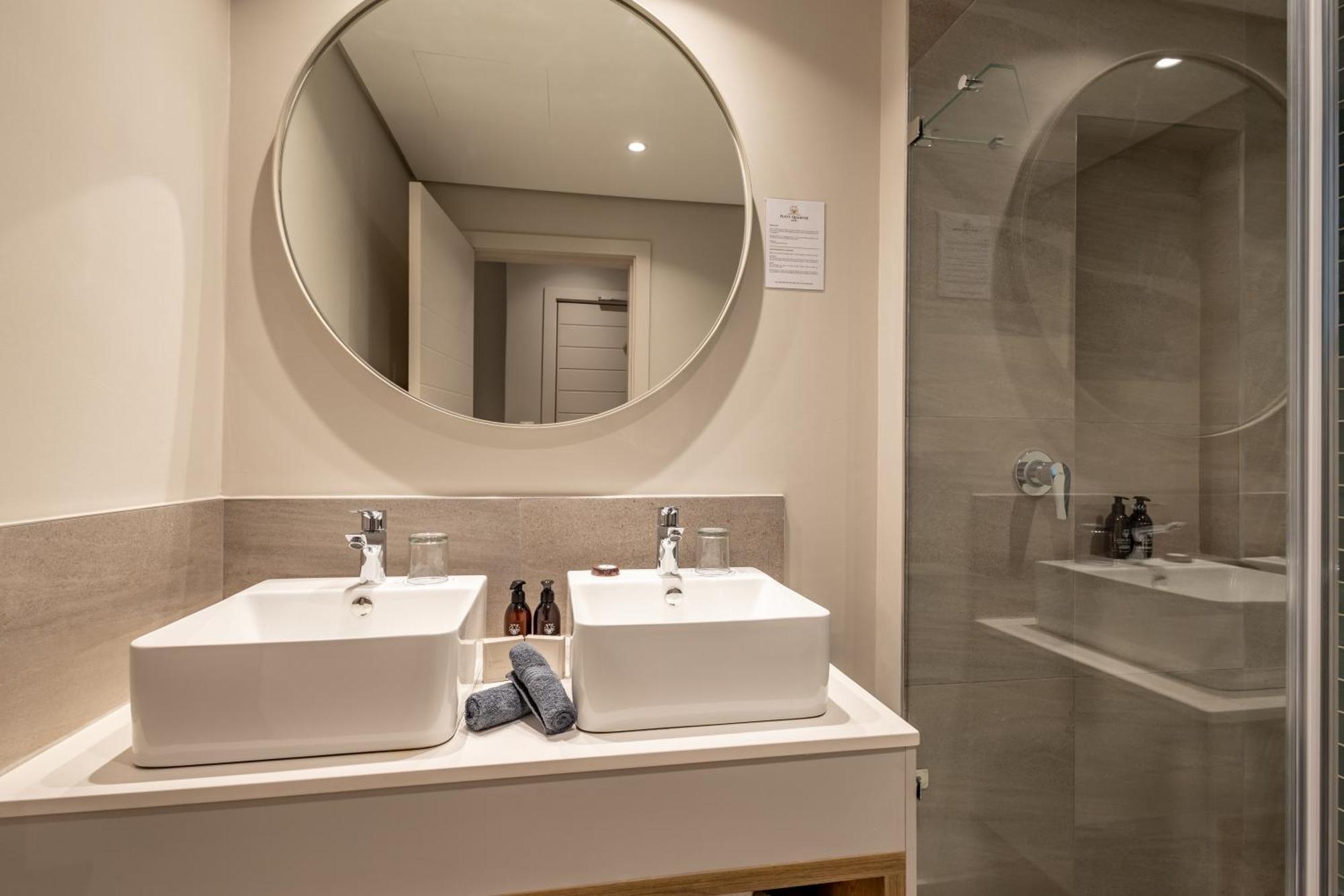 Plett Quarter Hotel - Lion Roars Hotels & Lodges プレッテンバーグ・ベイ エクステリア 写真