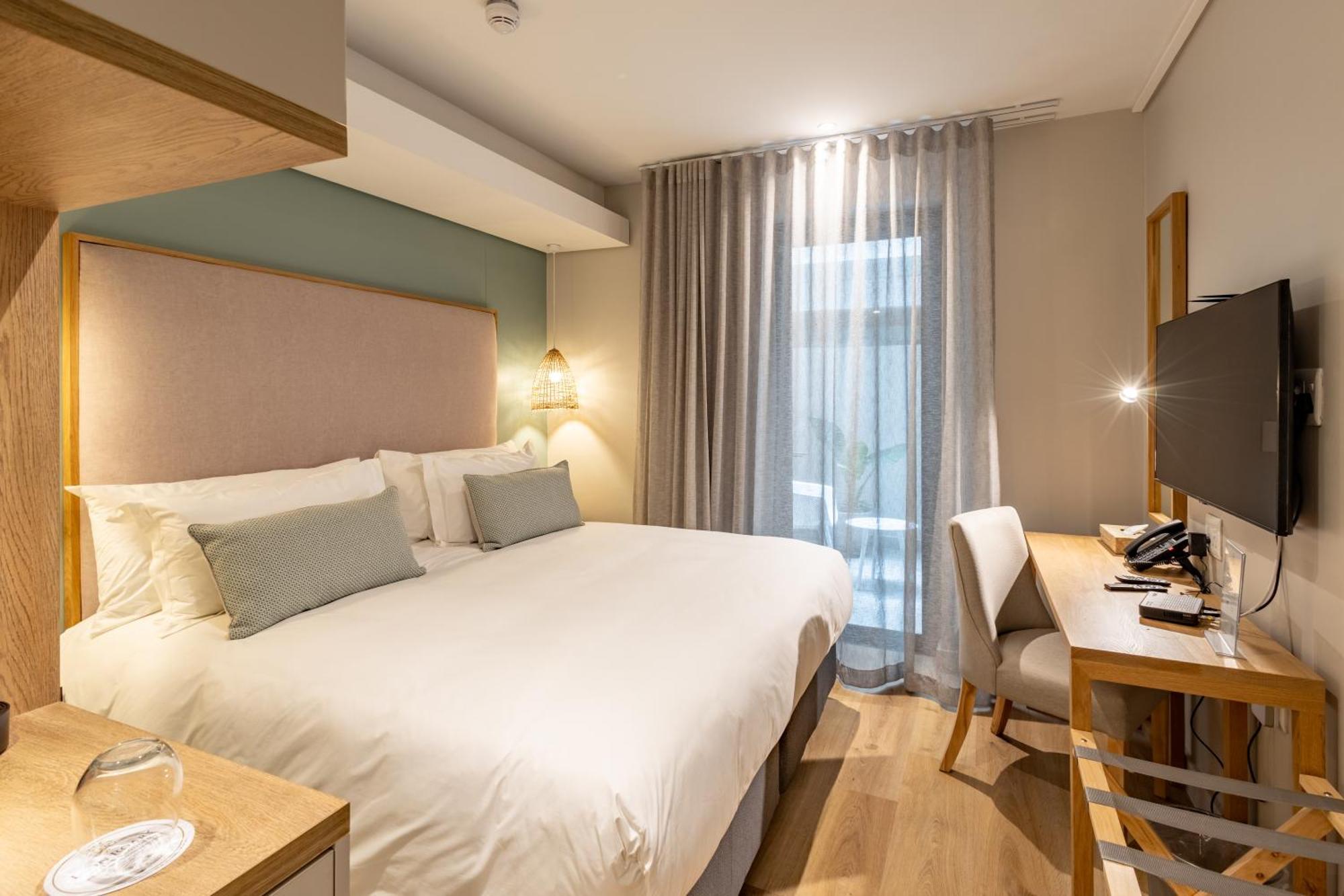 Plett Quarter Hotel - Lion Roars Hotels & Lodges プレッテンバーグ・ベイ エクステリア 写真