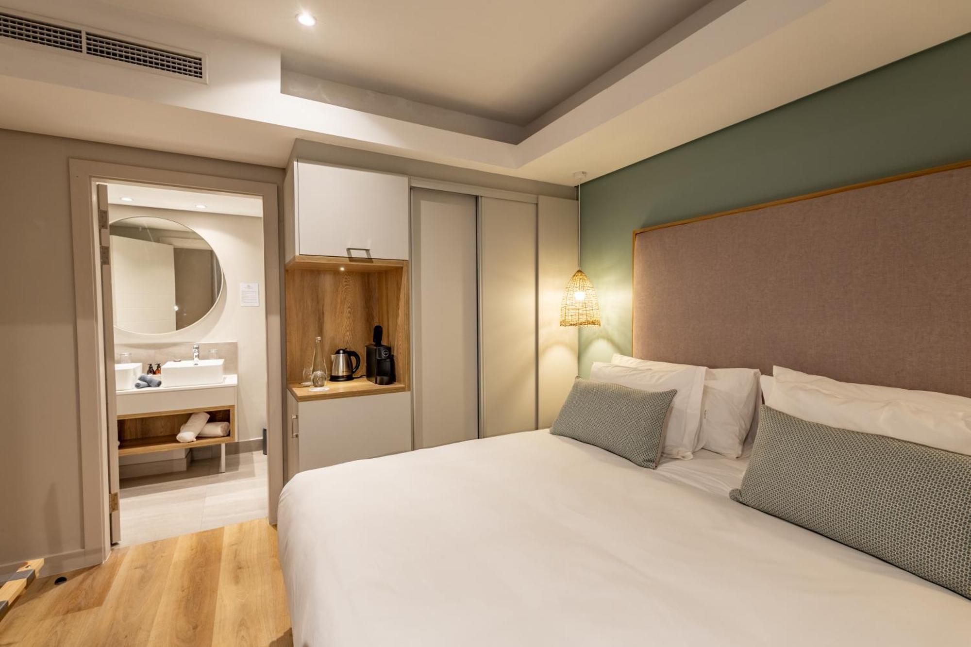 Plett Quarter Hotel - Lion Roars Hotels & Lodges プレッテンバーグ・ベイ エクステリア 写真