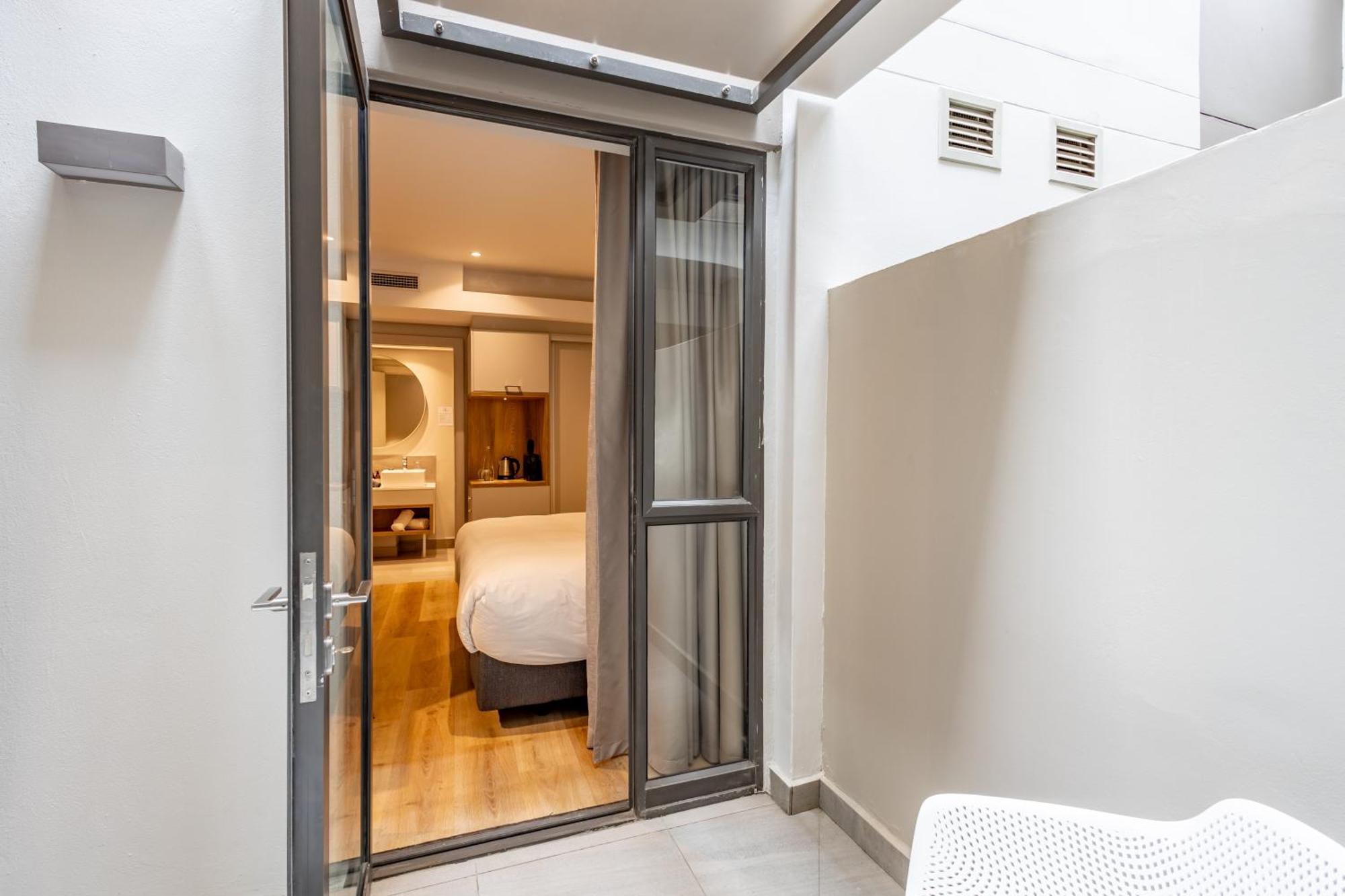 Plett Quarter Hotel - Lion Roars Hotels & Lodges プレッテンバーグ・ベイ エクステリア 写真