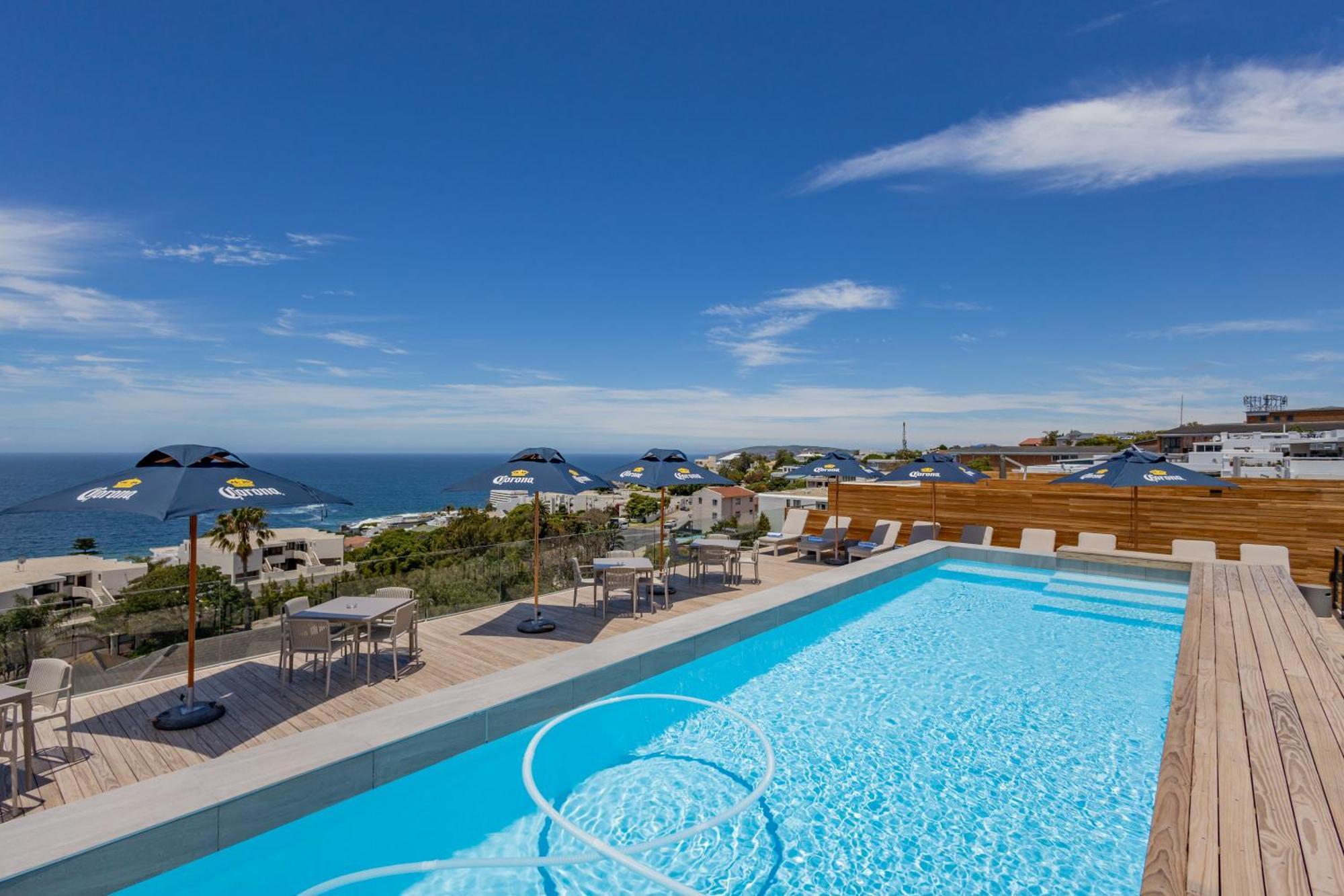Plett Quarter Hotel - Lion Roars Hotels & Lodges プレッテンバーグ・ベイ エクステリア 写真