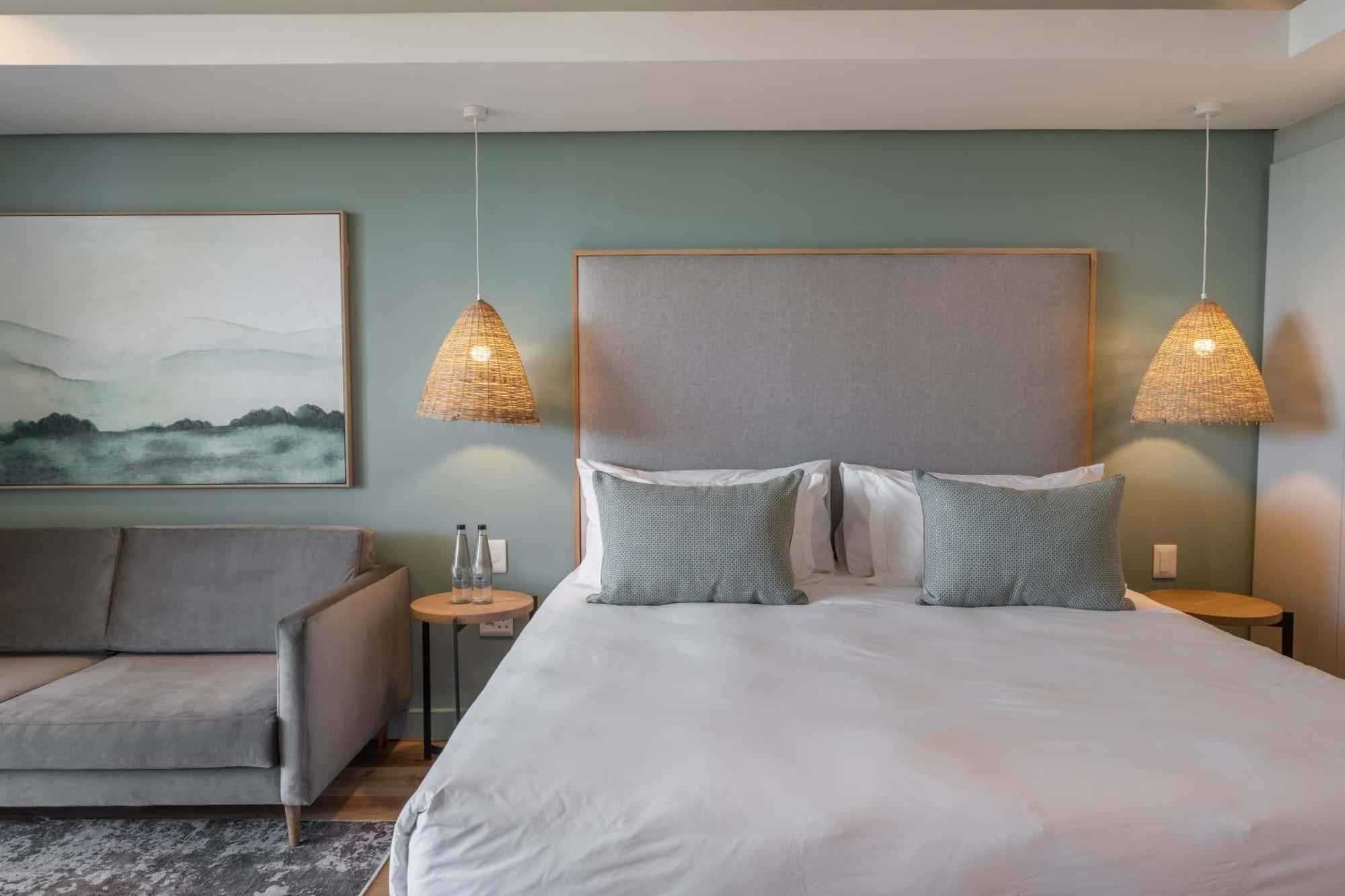 Plett Quarter Hotel - Lion Roars Hotels & Lodges プレッテンバーグ・ベイ エクステリア 写真
