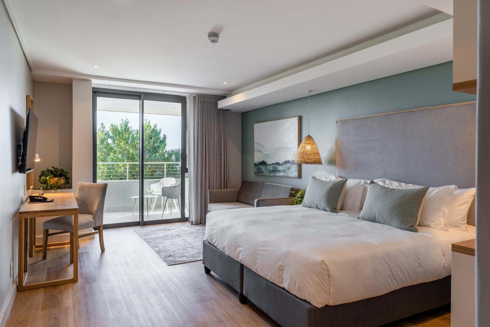 Plett Quarter Hotel - Lion Roars Hotels & Lodges プレッテンバーグ・ベイ エクステリア 写真
