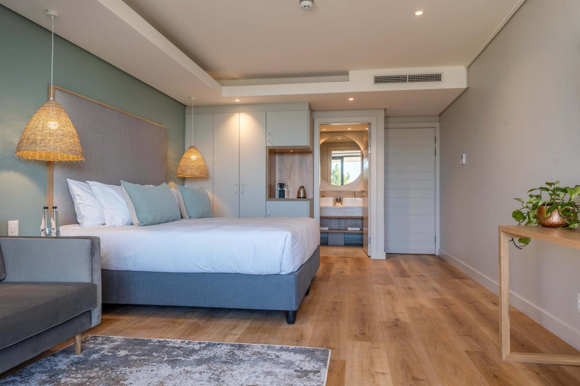 Plett Quarter Hotel - Lion Roars Hotels & Lodges プレッテンバーグ・ベイ エクステリア 写真