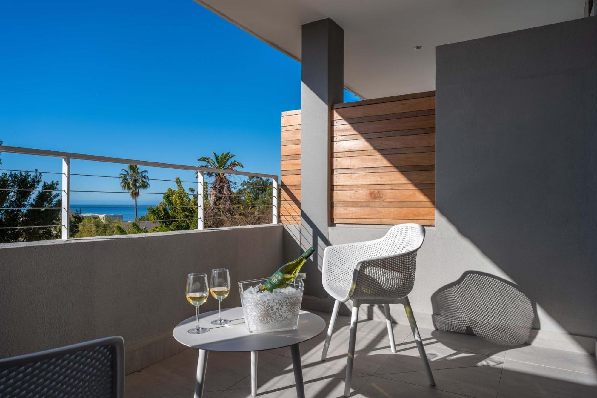 Plett Quarter Hotel - Lion Roars Hotels & Lodges プレッテンバーグ・ベイ エクステリア 写真