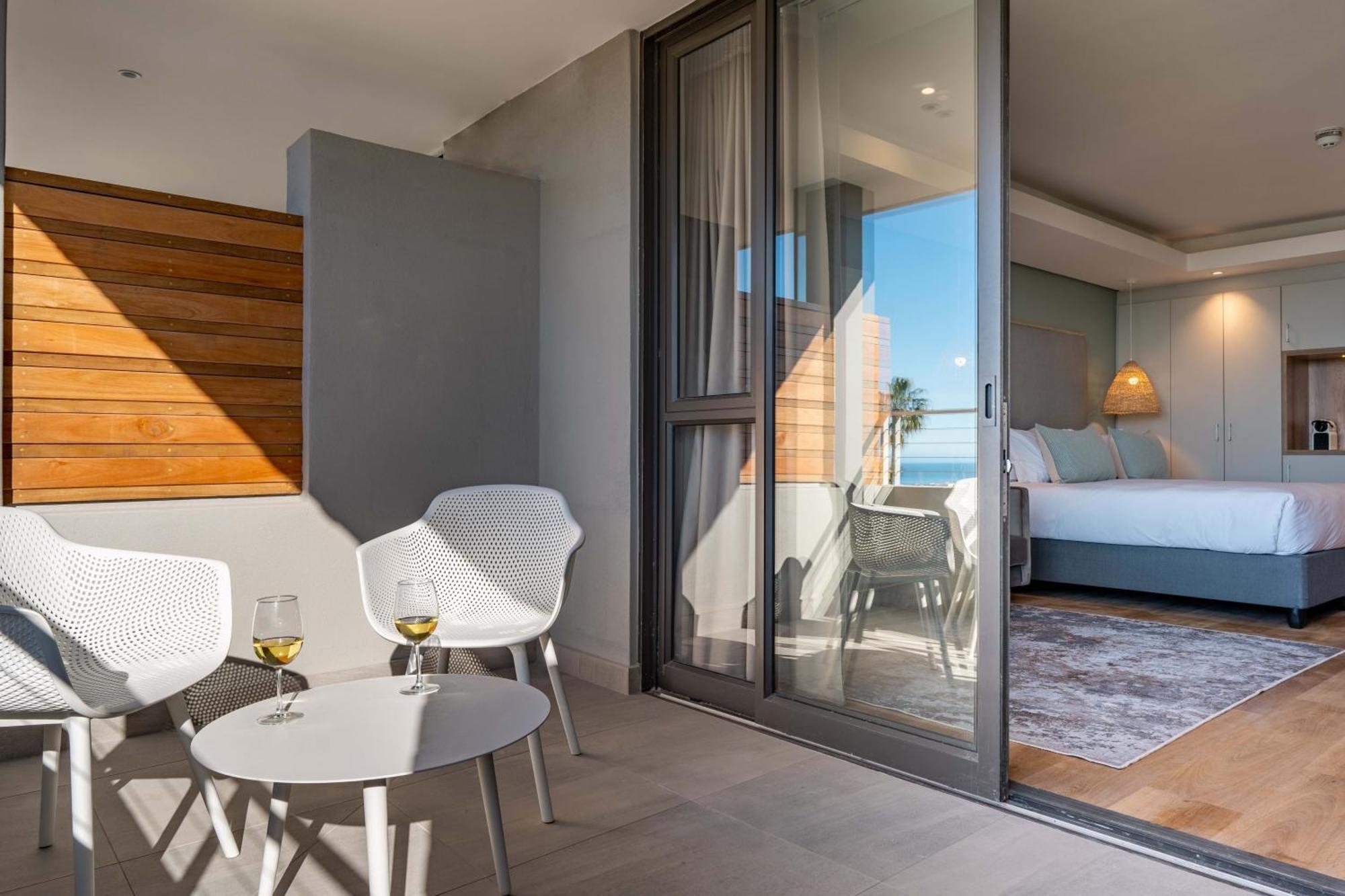 Plett Quarter Hotel - Lion Roars Hotels & Lodges プレッテンバーグ・ベイ エクステリア 写真